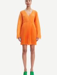 Samsøe Samsøe - Annica v-n dress 14512 - festklær til outlet-priser - russet orange - 3