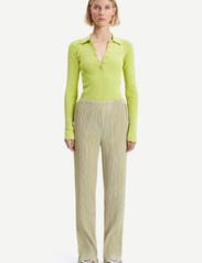 Samsøe Samsøe - Fridah trousers 14643 - spodnie proste - sage green - 2