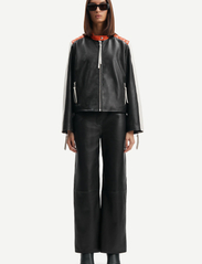 Samsøe Samsøe - Shelly trousers 14886 - ballīšu apģērbs par outlet cenām - black - 2