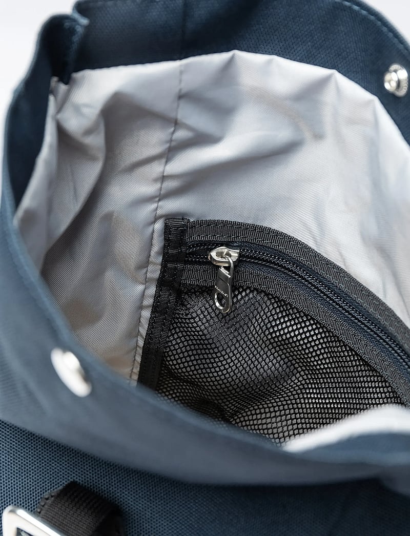 SANDQVIST - ICON Sacoche - hverdags stil - navy - 2