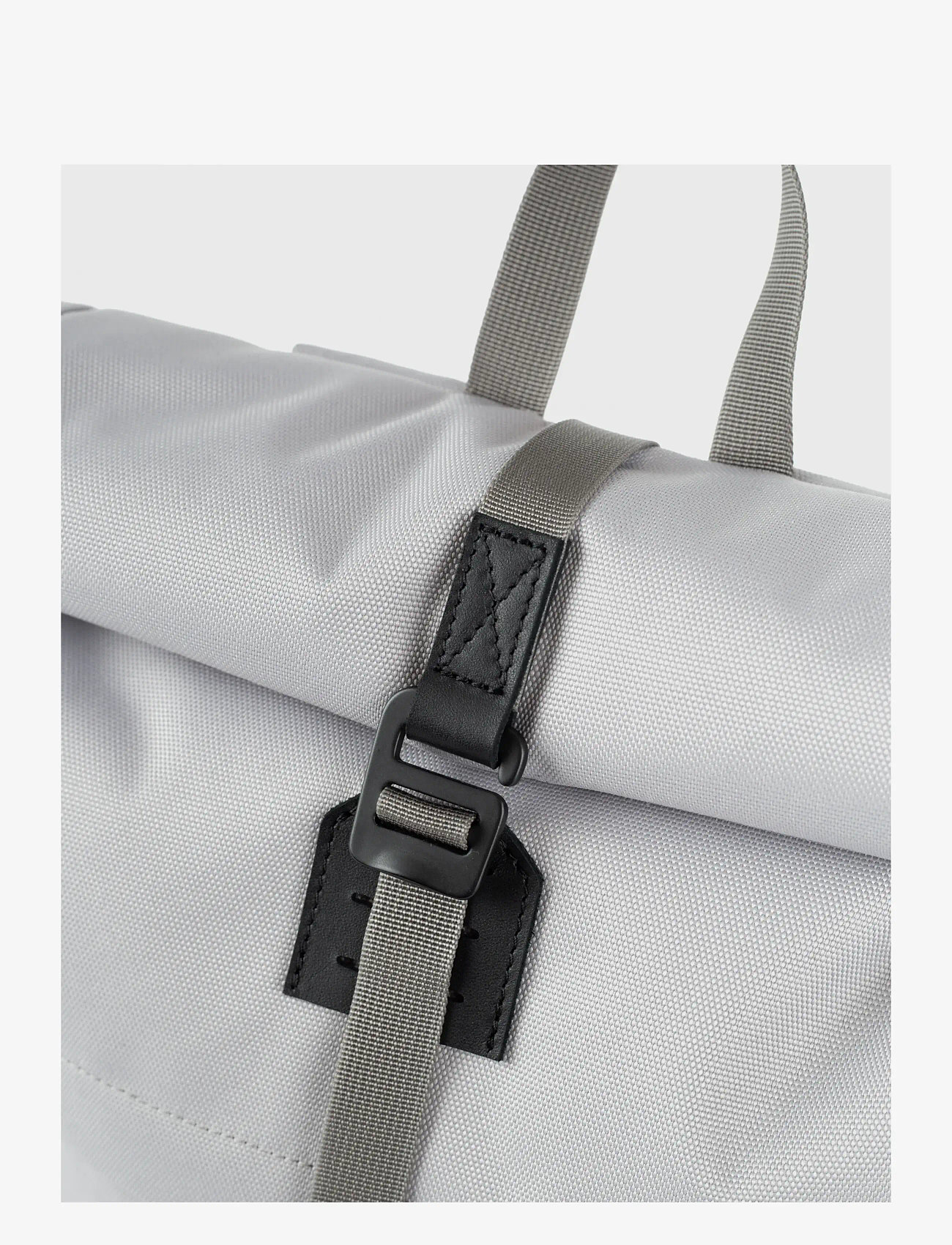 SANDQVIST - ICON Rolltop Backpack M - rolltop-rygsække - light grey - 2