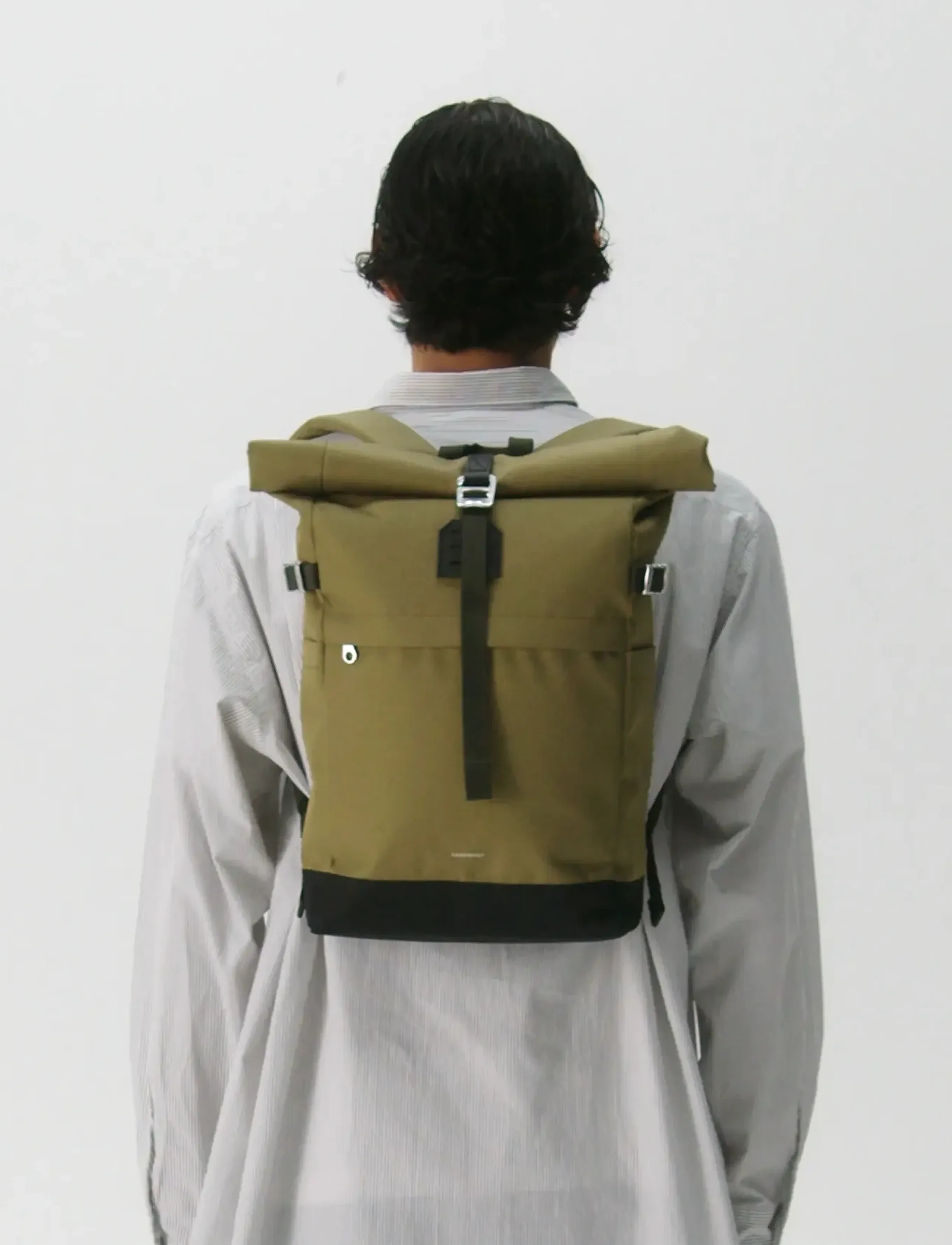 SANDQVIST ICON Rolltop Backpack M - Shoppa efter stil - OLIVE DRAB WITH BLACK LEATHER / green