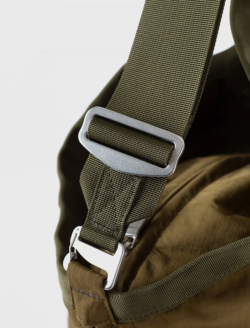 SANDQVIST - GRID Expandable Tote Bag - skuldertasker - olive - 4