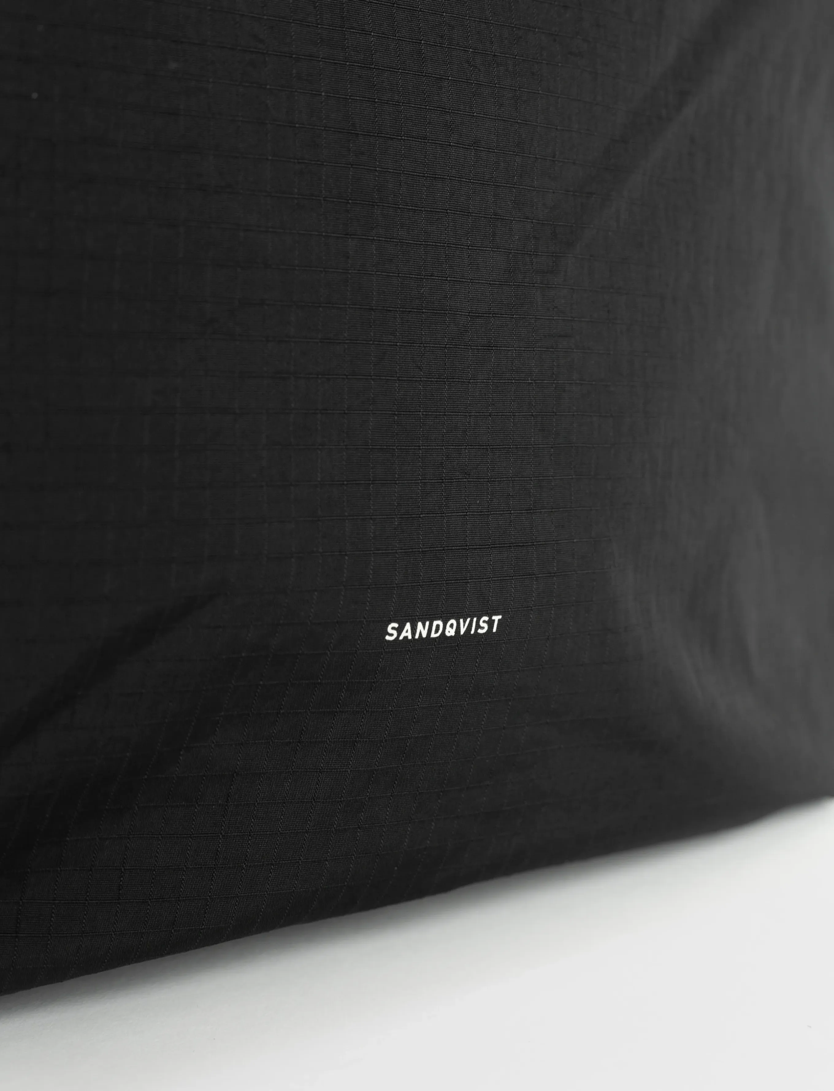 SANDQVIST - GRID Expandable Tote Bag - skuldertasker - black - 5