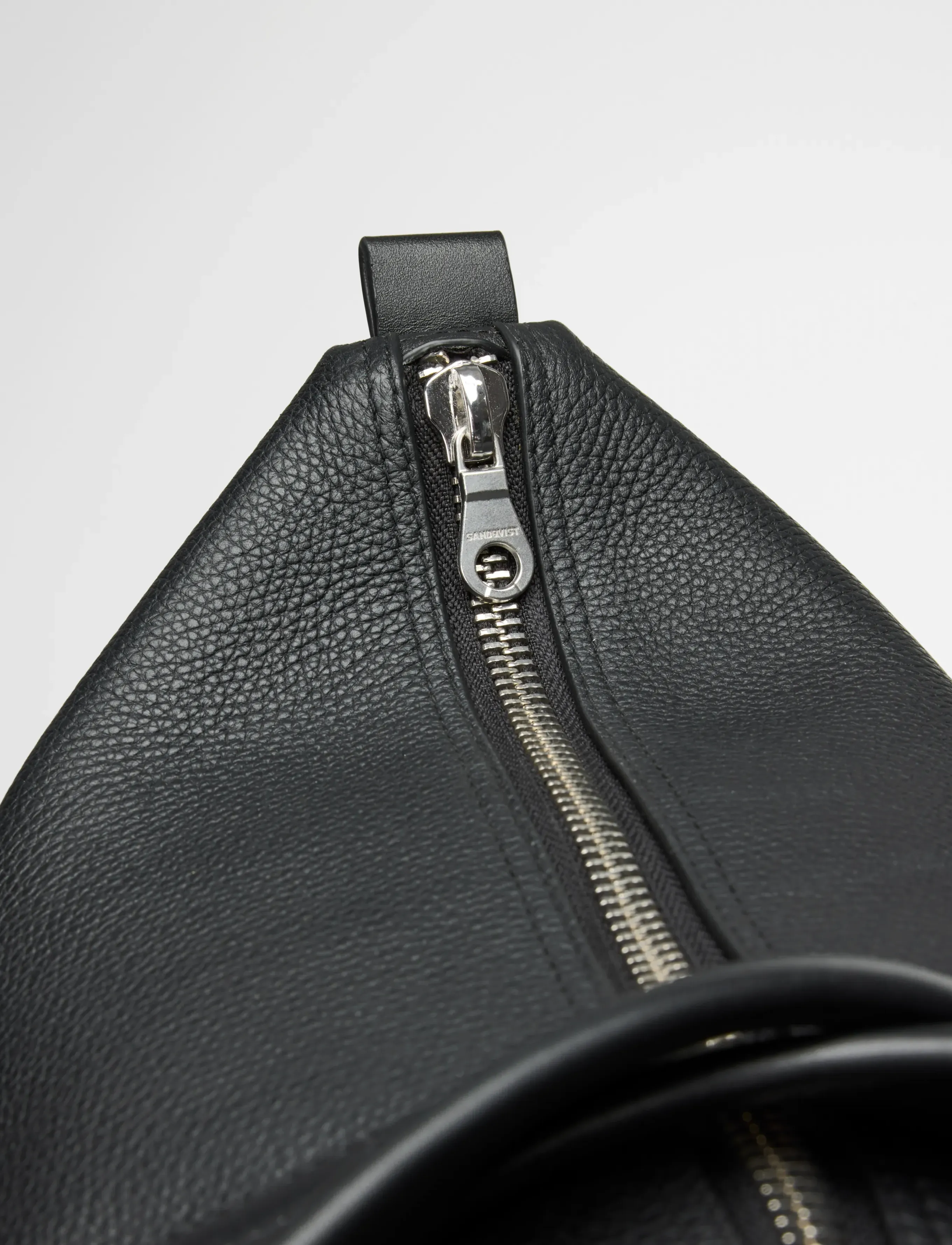 SANDQVIST - LEATHER Weekender - weekend bags - black - 4