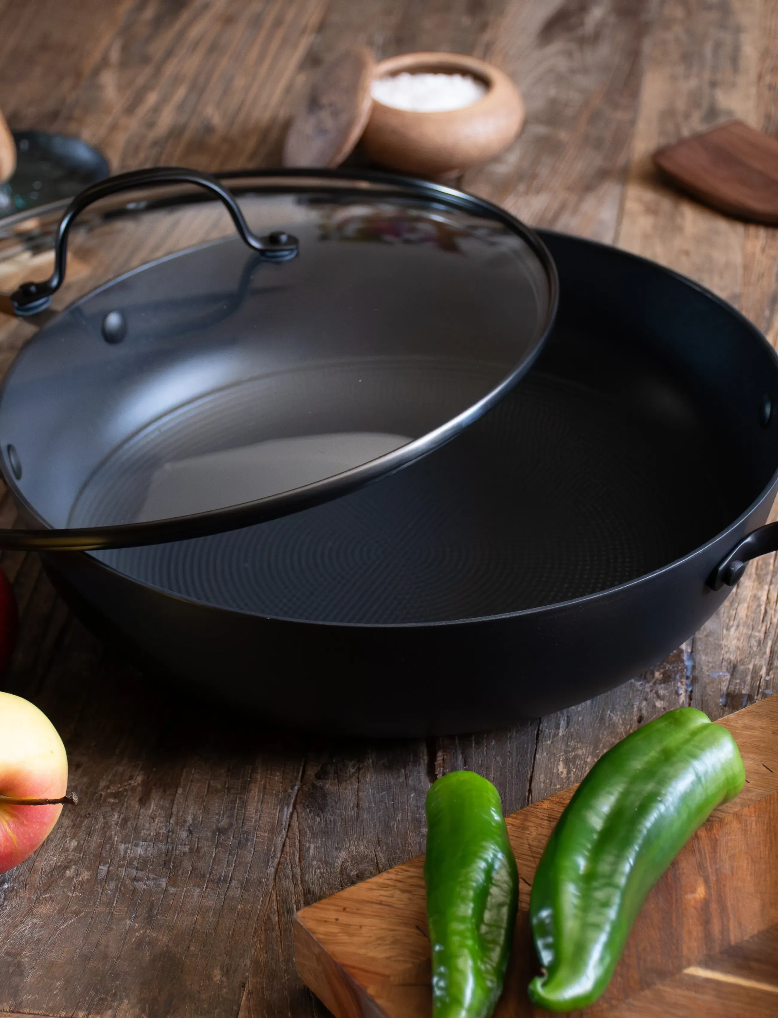 Satake 30 Cm Tractor Pan In Lightweight Cast Iron Honeycomb Ceramic Coating, cm, Pots & Pans, Schwarz - Pots, Homeware