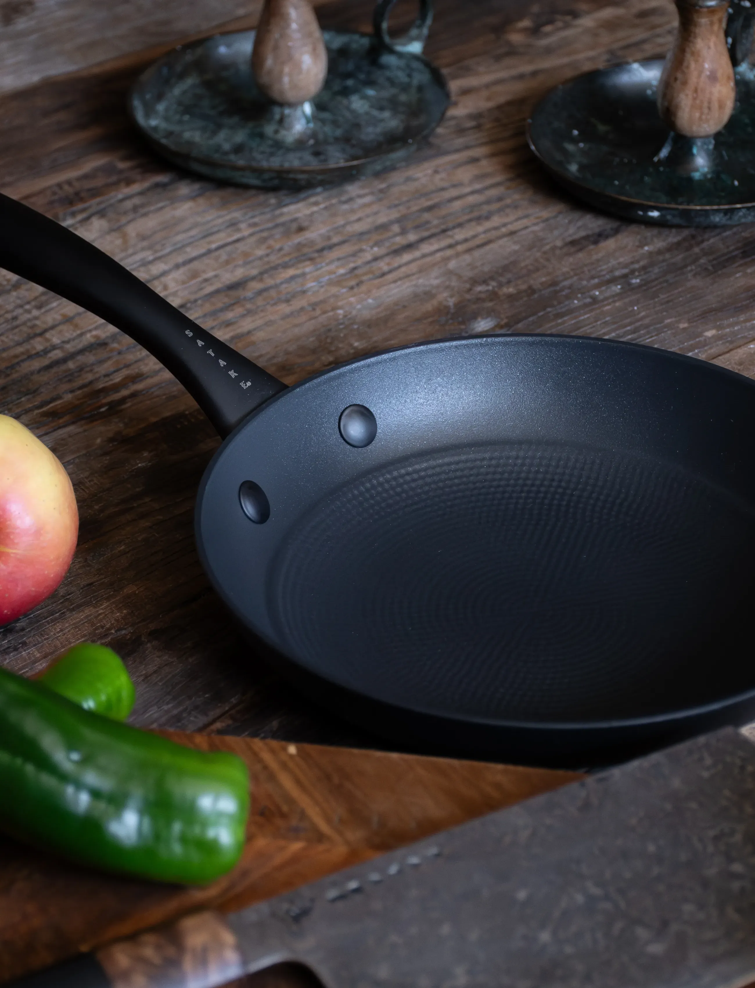 Satake 20 Cm Frying Pan In Lightweight Cast Iron Honeycomb Ceramic Coating, cm, Pots & Pans, Schwarz - Homeware