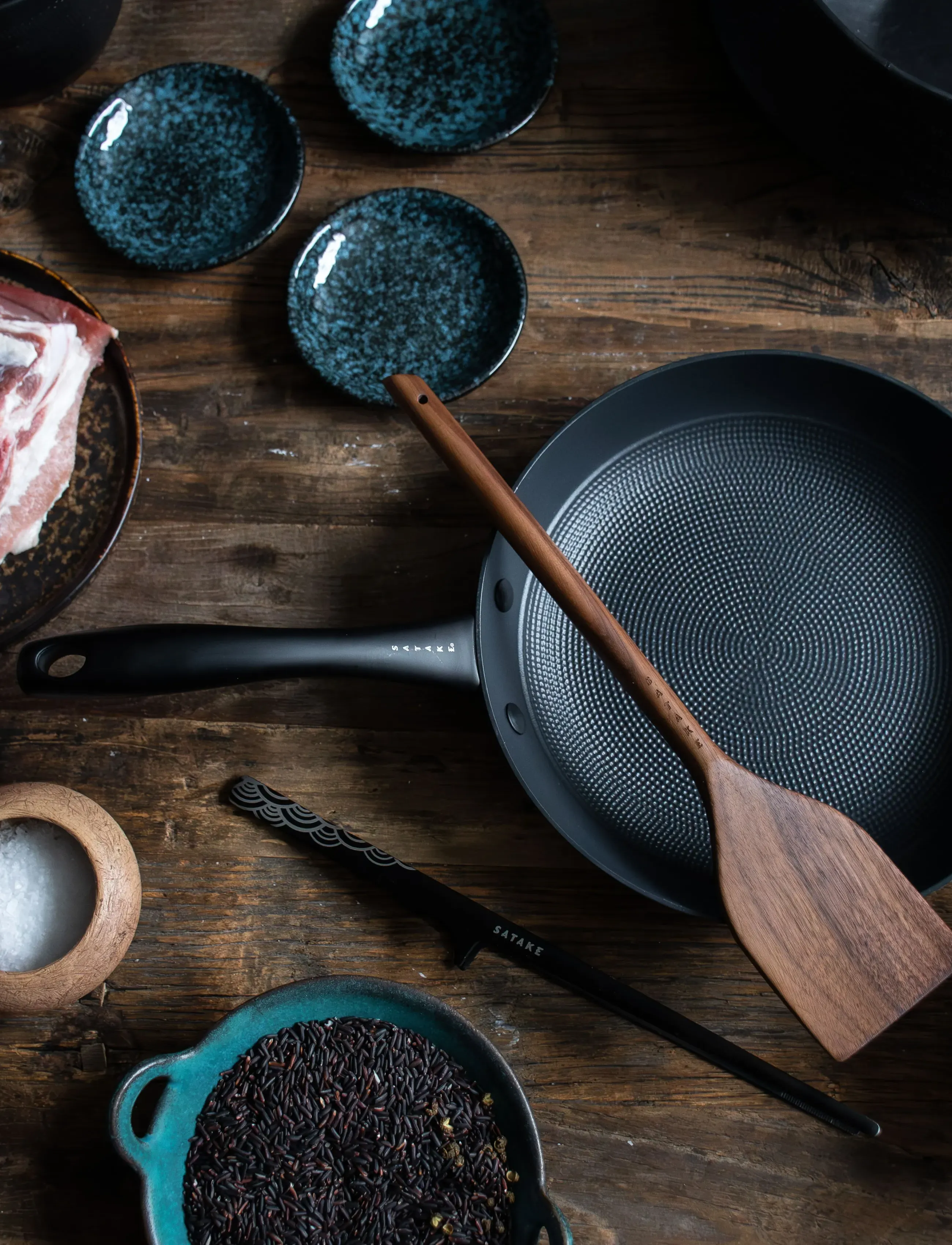 Satake - 24 cm frying pan in lightweight cast iron Honeycomb ceramic coating - stegepander - black - 3