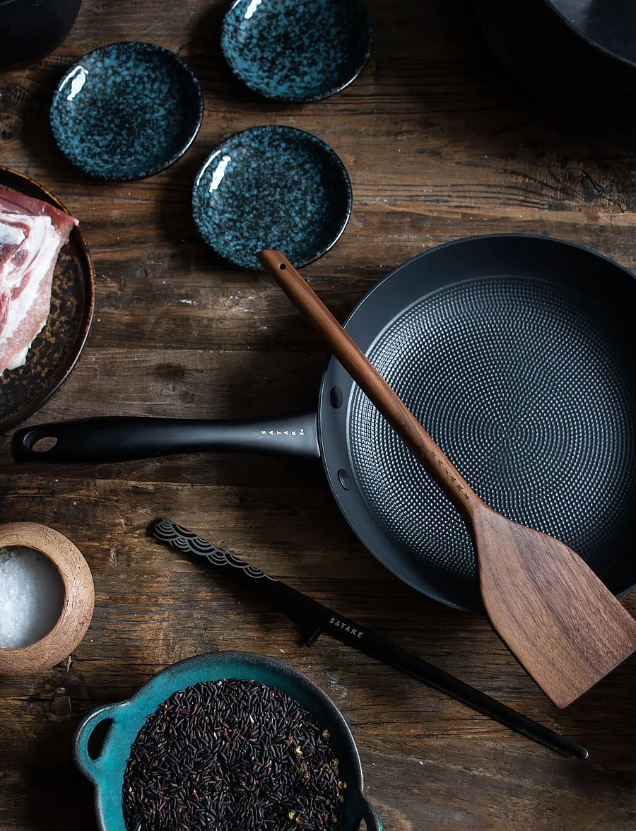 Satake - 24 cm frying pan in lightweight cast iron Honeycomb ceramic coating - bratpfannen - black - 3