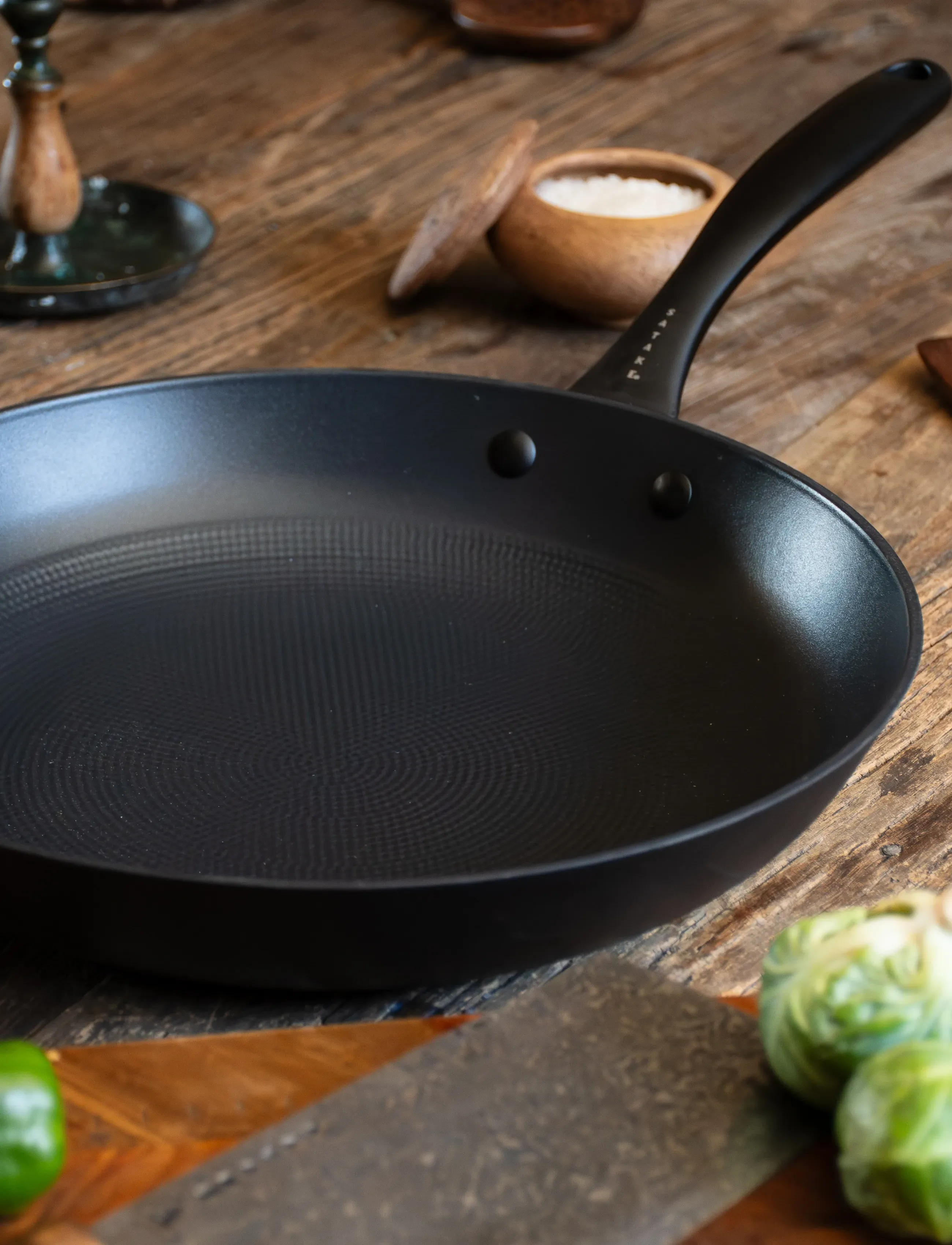 Satake 30 Cm Frying Pan In Lightweight Cast Iron Honeycomb Ceramic Coating, 52X 30.5X 10, Pots & Pans, Schwarz - Homeware