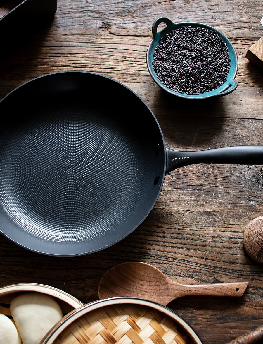 Satake - 30 cm frying pan in lightweight cast iron Honeycomb ceramic coating - bratpfannen - black - 2