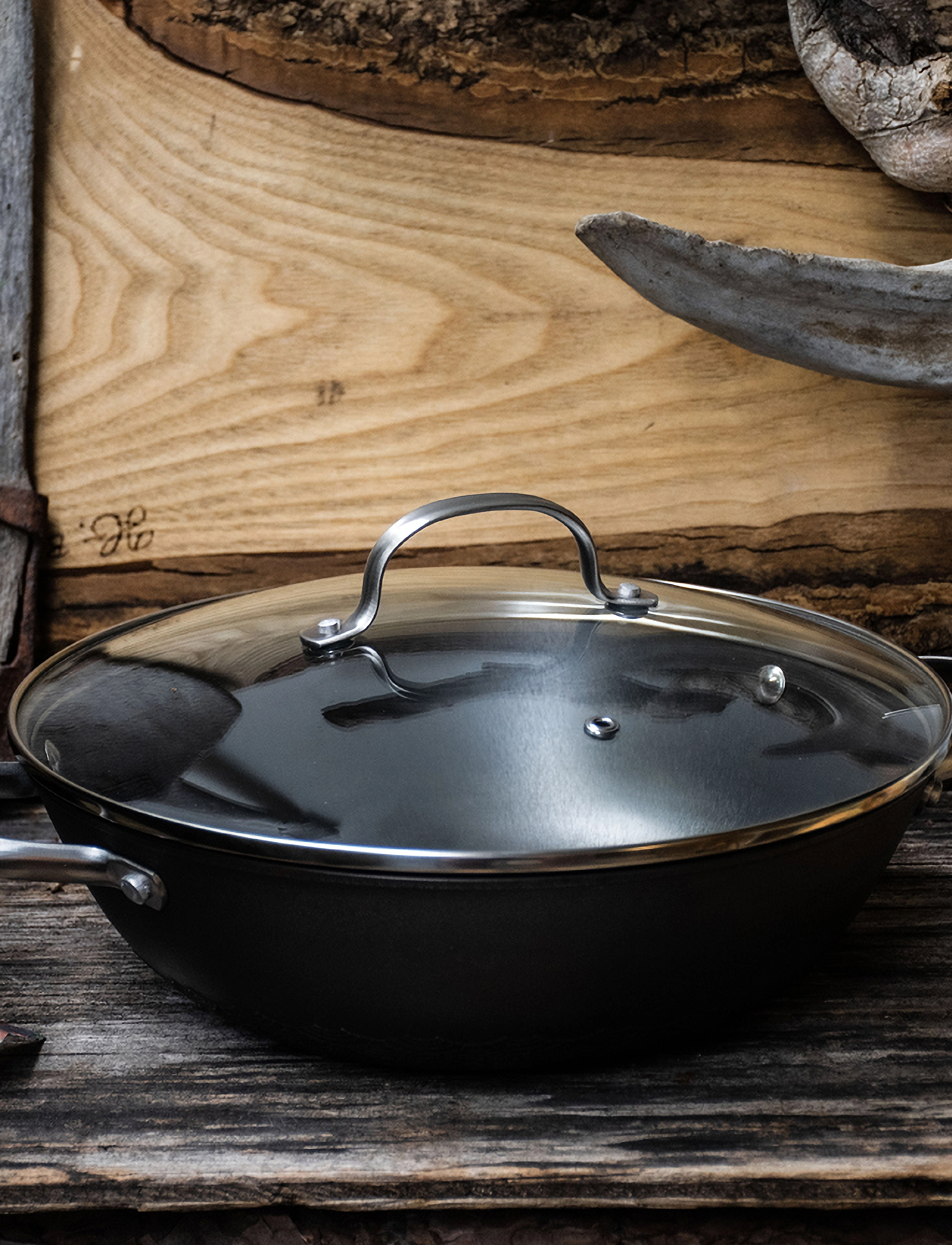 Satake Cast Iron Nitriding Casserole, Ø 28 cm, Pots & Pans, Schwarz - Tractor Boilers Sauteuse, Homeware