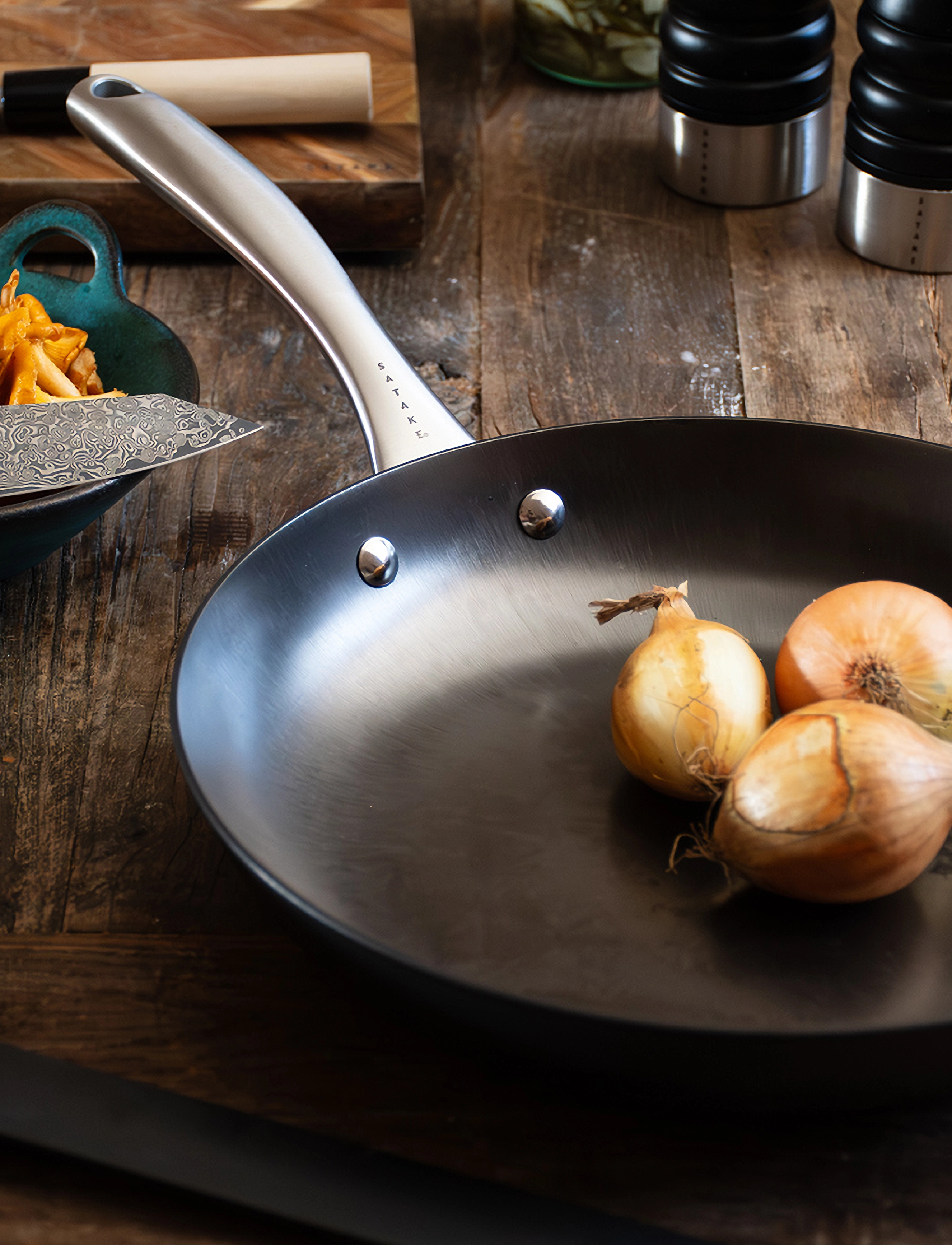 Satake Cast Iron Nitriding Frying Pan, Ø 28 cm, Pots & Pans, Schwarz - Homeware