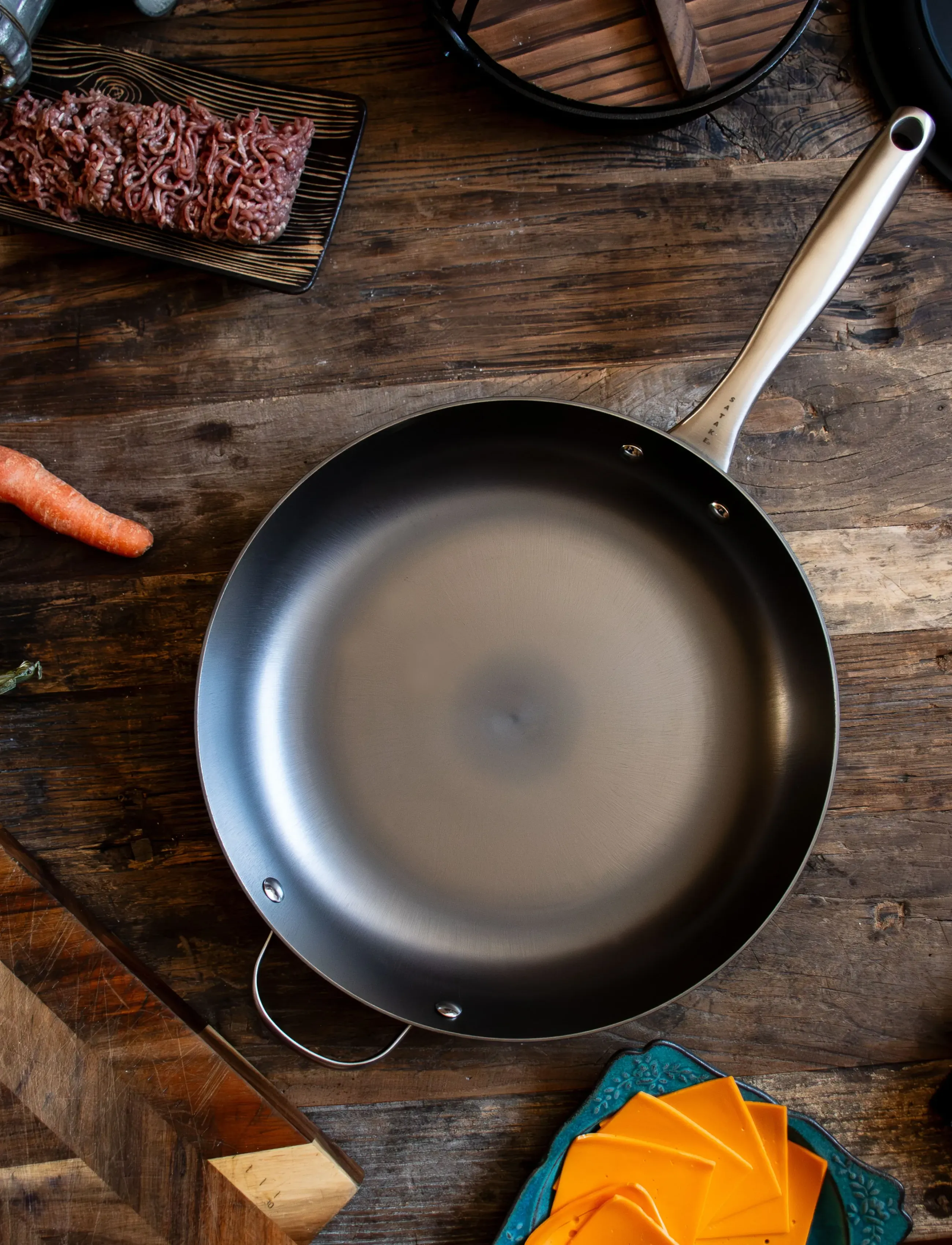 Satake Cast Iron Nitriding Frying Pan With Helping Handle, Ø 32 cm, Pots & Pans, Schwarz - Homeware