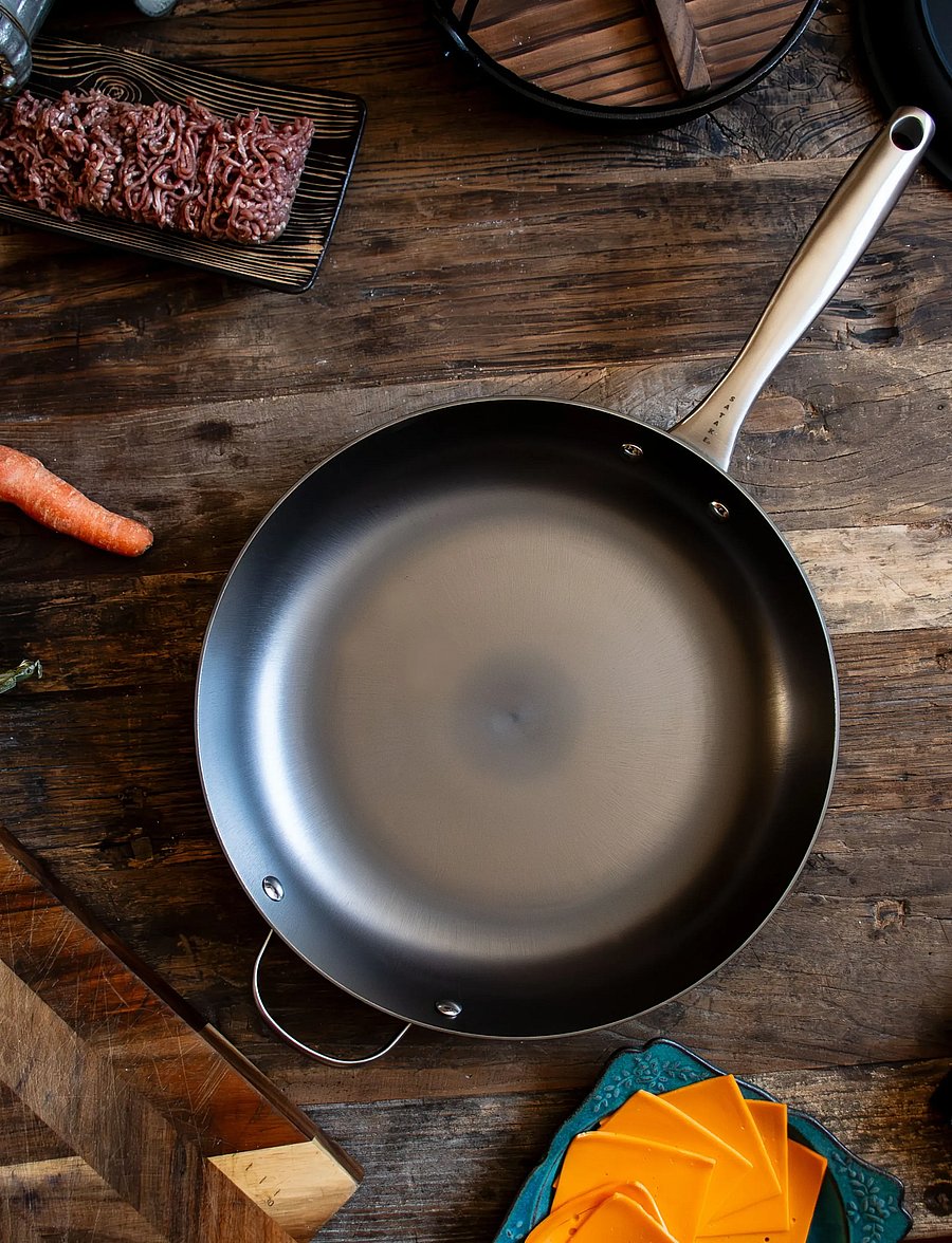 Satake - Cast Iron Nitriding frying pan with helping handle - bratpfannen - black - 0