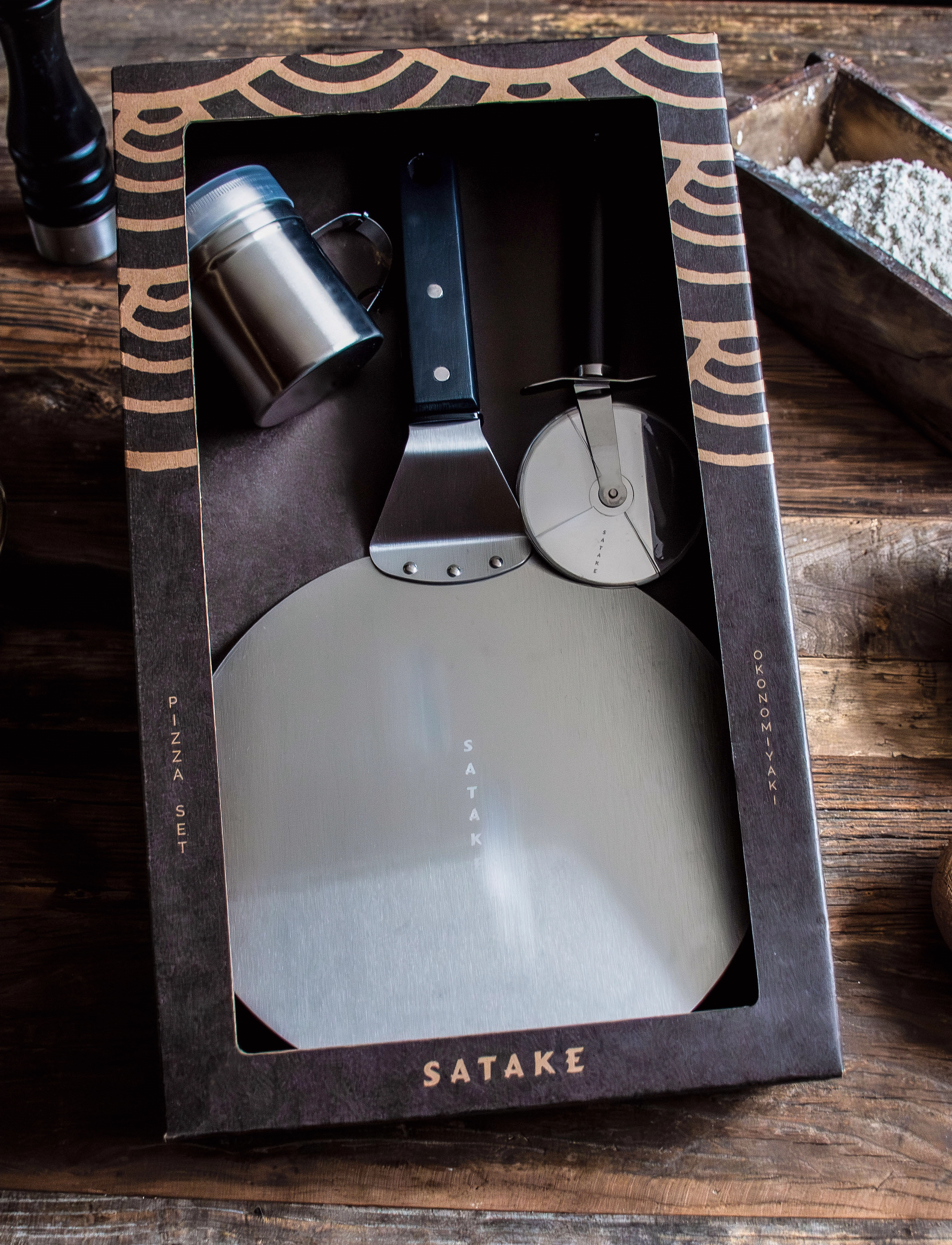 Satake - Pizza Set, Stainless steel, black handle - pizzatillbehör - brown/silver - 3