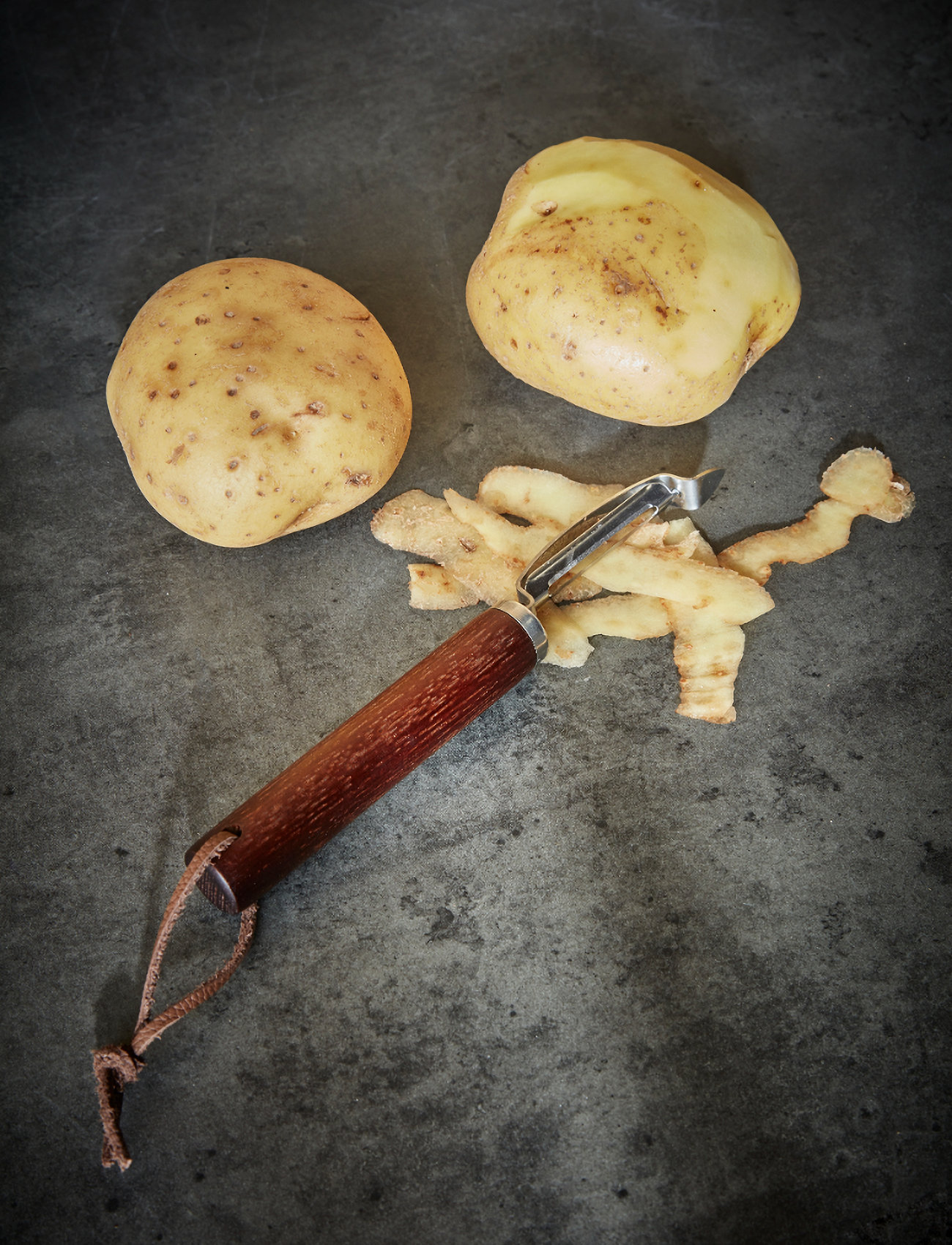 Scandinavian Home - Potato peeler HOME - alhaisimmat hinnat - metal, dark ash - 1