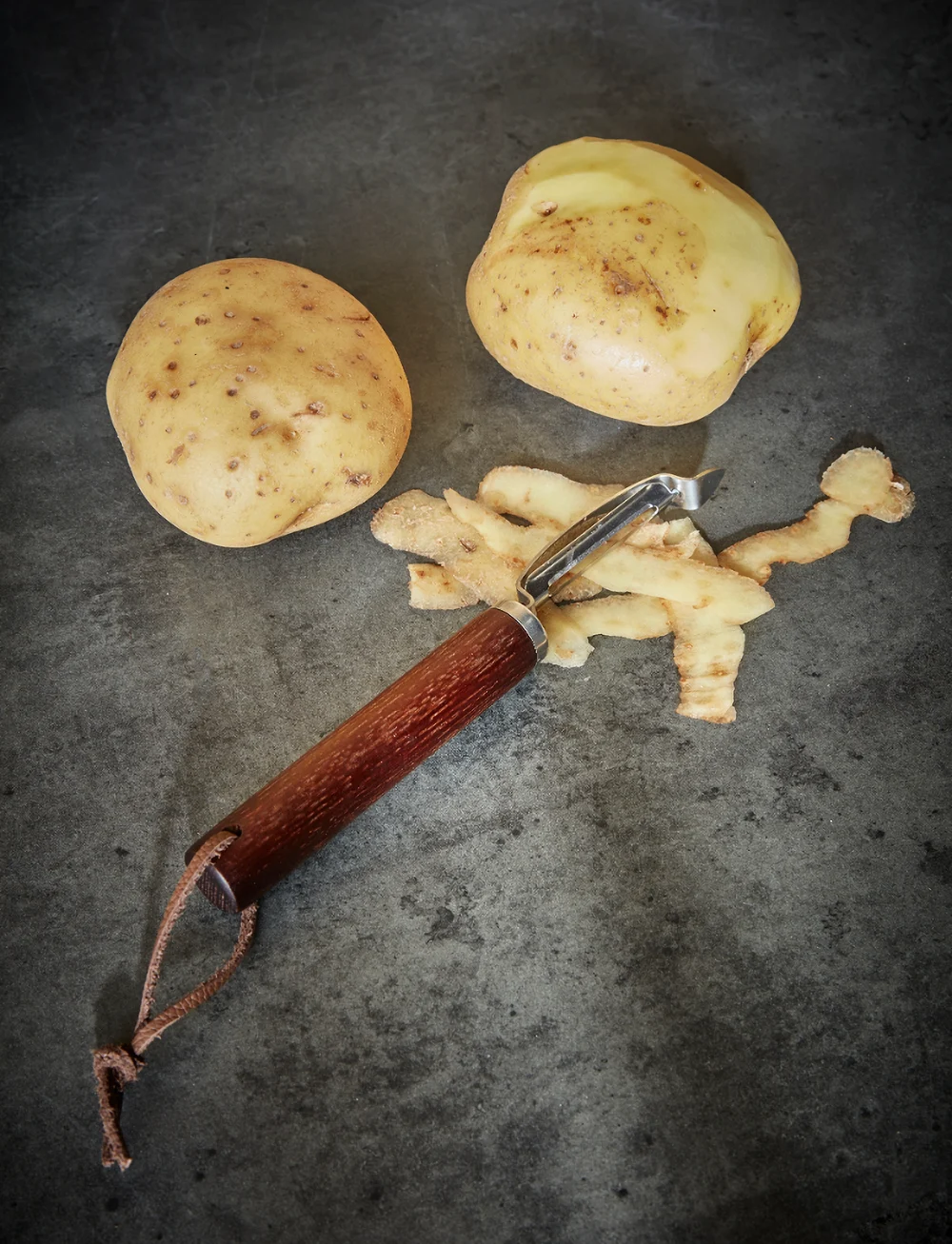 Scandinavian Home - Potato peeler HOME - kartoffelschäler - metal, dark ash - 1