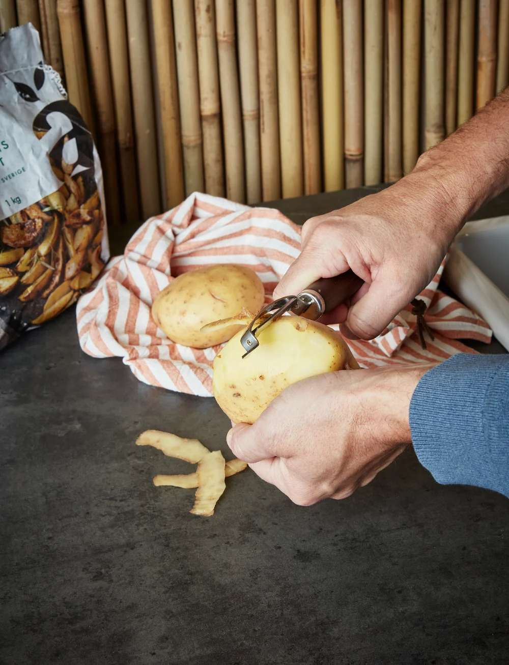 Scandinavian Home - Potato peeler HOME - kartoffelschäler - metal, dark ash - 2