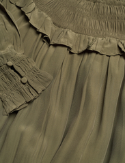 Scotch & Soda - Smocked and tiered long sleeved dress - korte kjoler - dark olive - 3