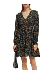 Scotch & Soda - Long sleeved lurex jacquard ruffle dress with V-neck - korte kjoler - planetary icons - 2