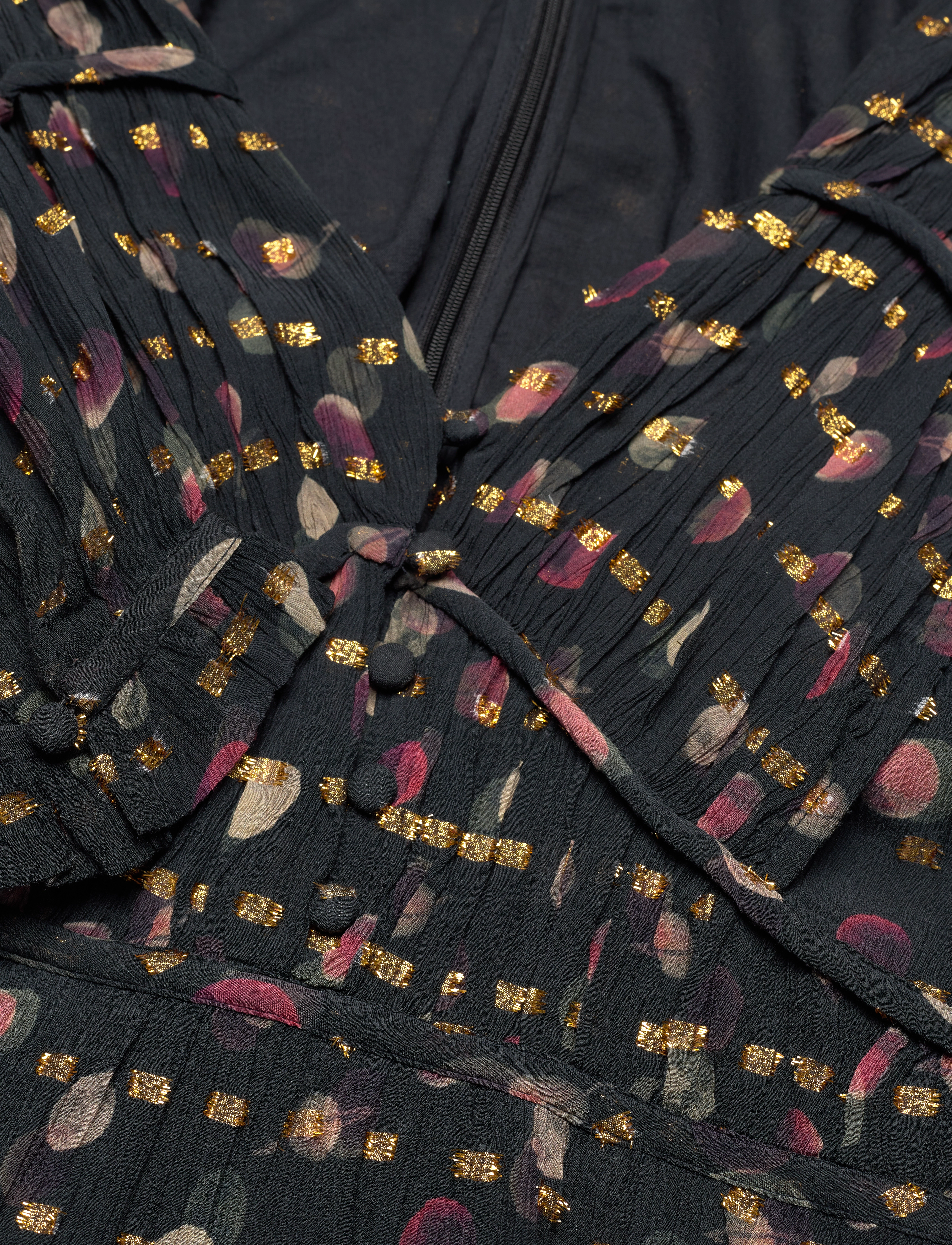 Scotch & Soda - Long sleeved lurex jacquard ruffle dress with V-neck - korte kjoler - planets - 2