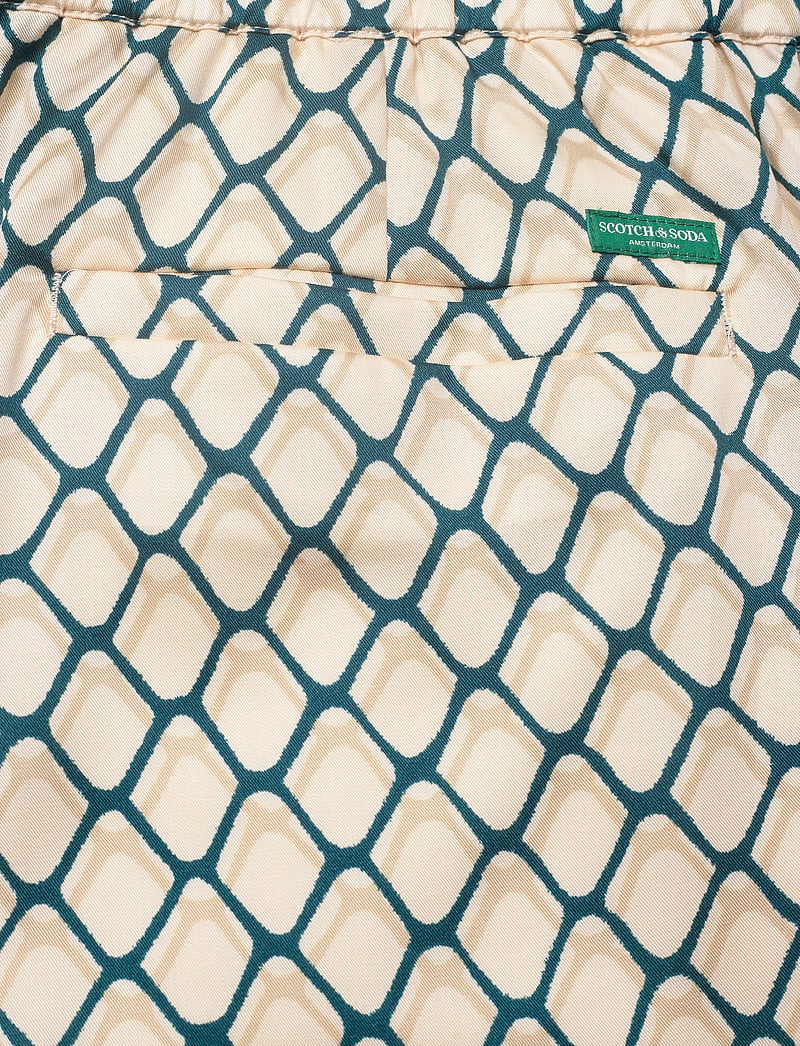 Scotch & Soda - Fave - Printed Tencel Relaxed Fit Bermuda Short - casual shorts - doubles net - 4