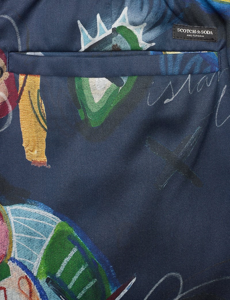 Scotch & Soda - Fave - relaxed fit printed tencel bermuda short - casual shorts - abstract island night aop - 4