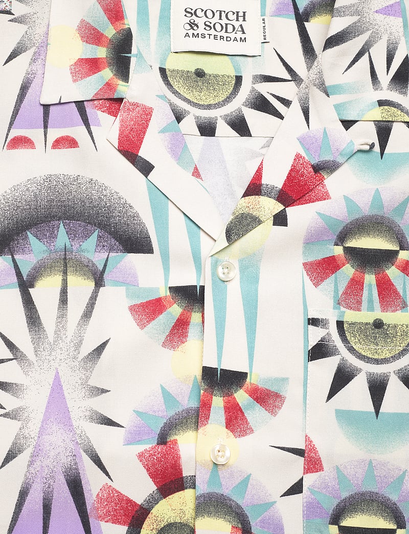 Scotch & Soda - AOP short-sleeved regular fit viscose shirt - kortærmede skjorter - luna pier white aop - 2