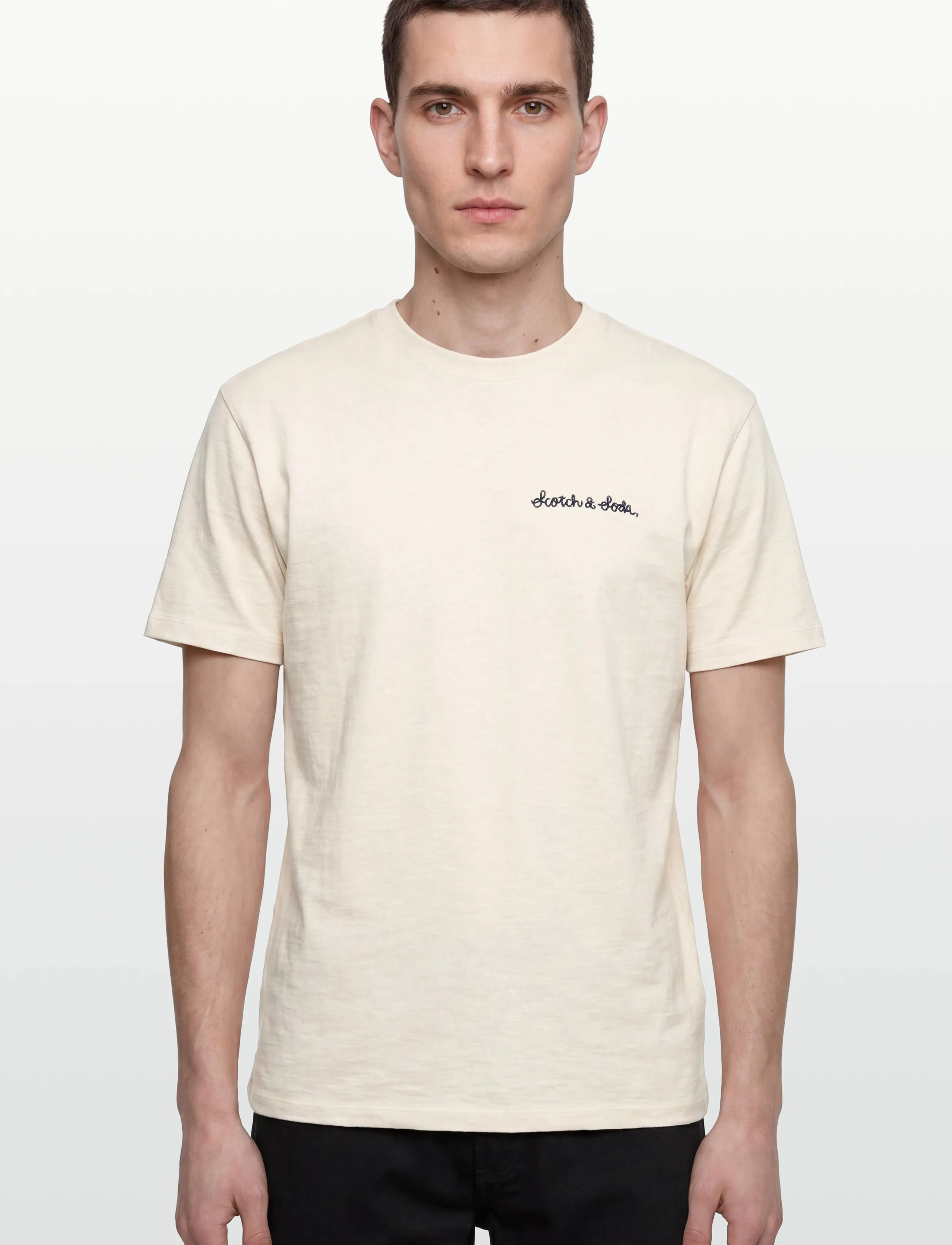 Scotch & Soda - Slubyarn Chest Pocket Artwork Relaxedfit Tshirt - kortærmede t-shirts - eggnog - 3