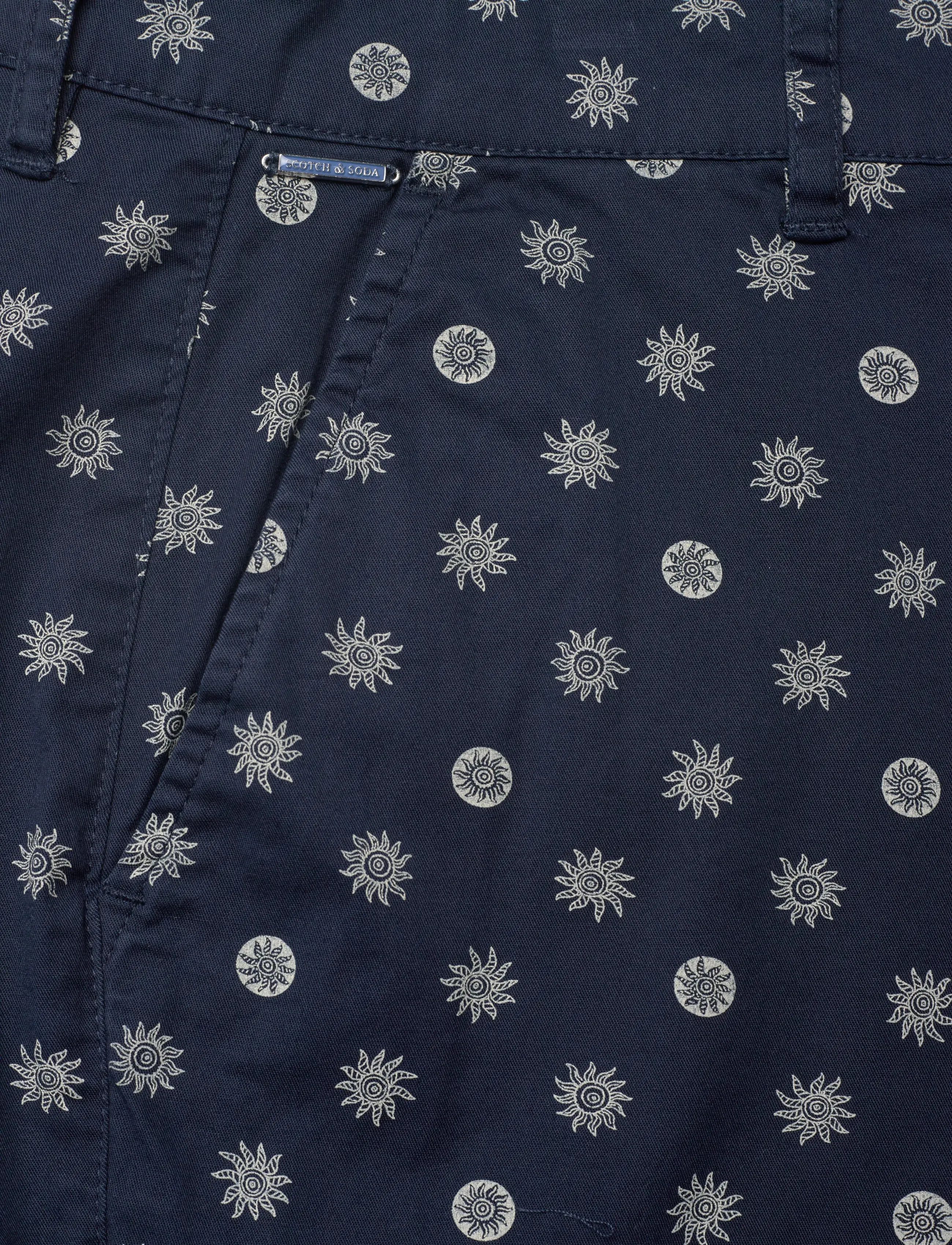 Scotch & Soda - Stuart Printed Stretch Cotton Chino Shorts - short décontracté - foulard dress blues - 5