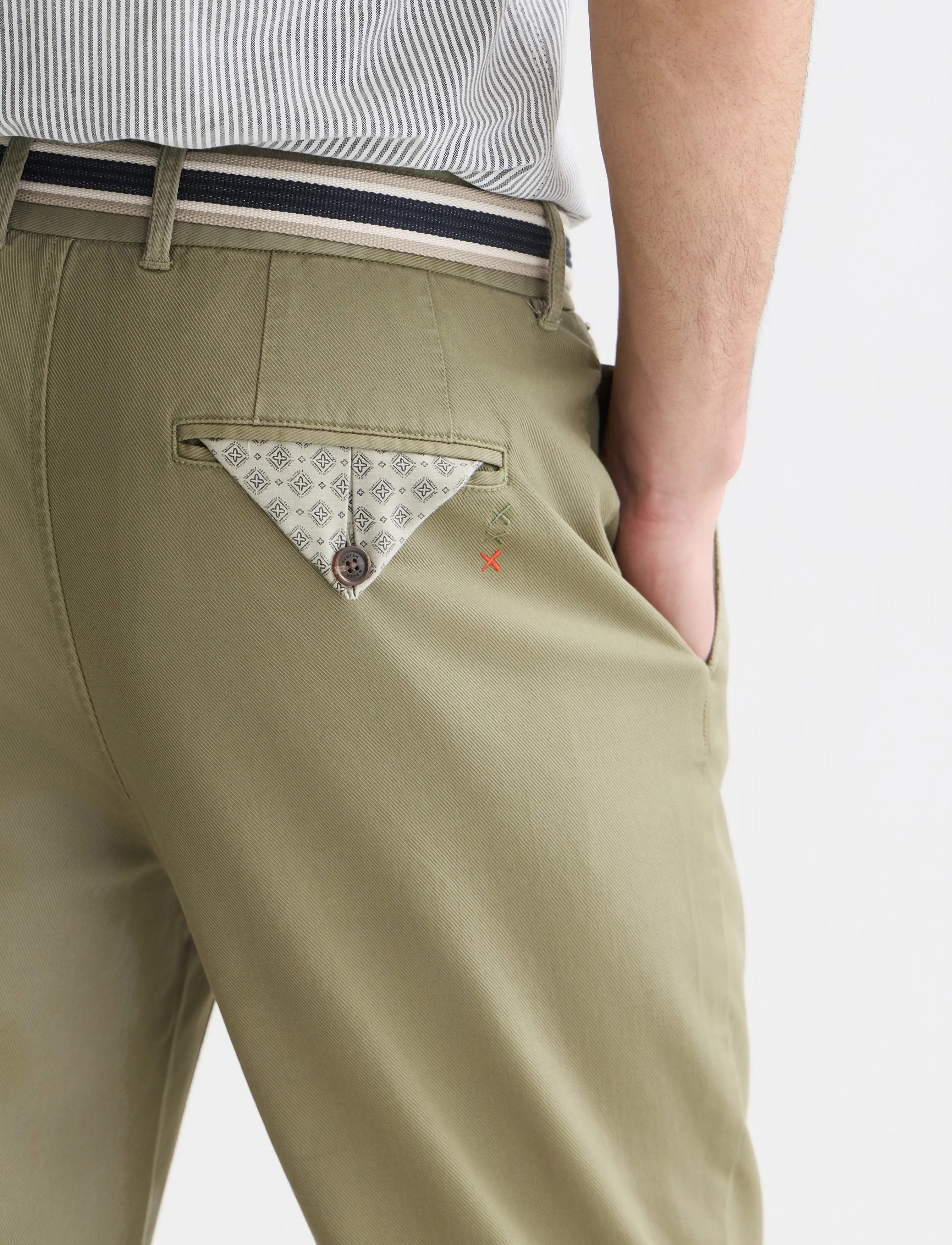 Scotch & Soda - Warren cotton blend twill belted chino - oil green - 4