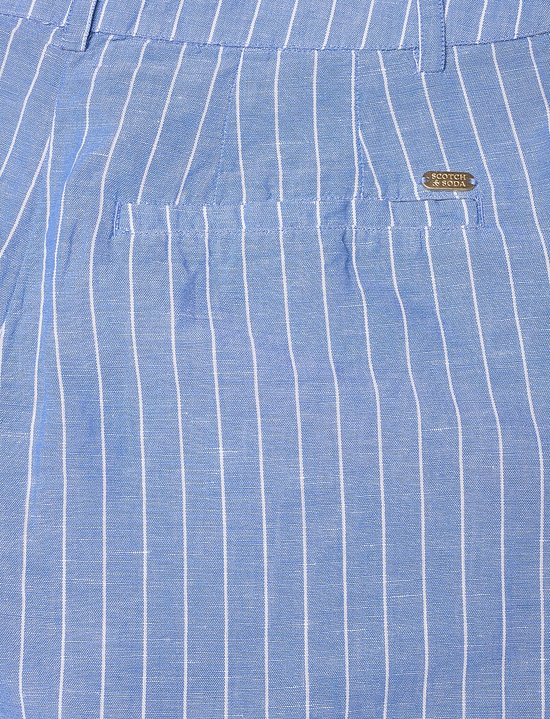Scotch & Soda - High rise linen printed shorts - afslappede shorts - blue and white pin stripe - 4