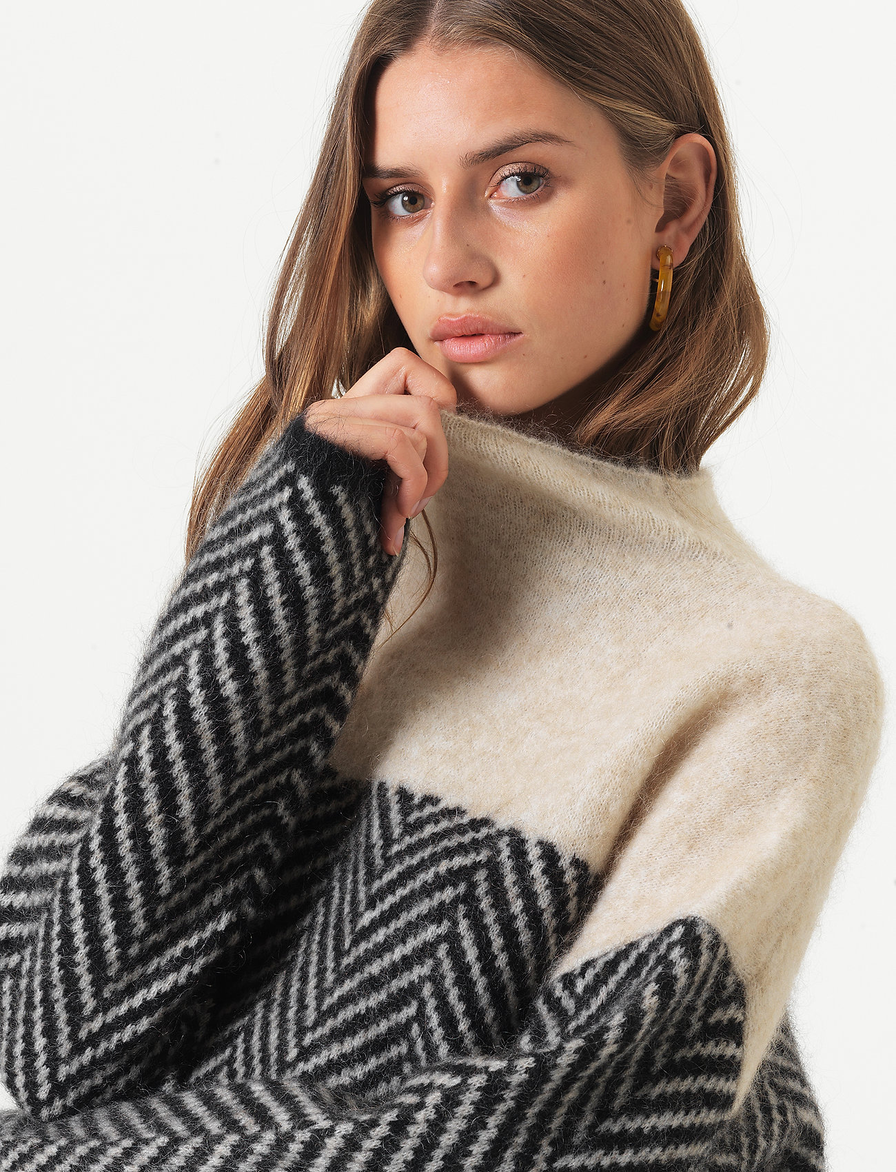 Second Female - Herrin Knit T-Neck - black - 3