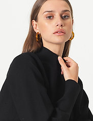 Second Female - Octavia Knit T-Neck - pullover - black - 4
