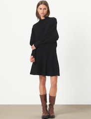 Second Female - Octavia Knit Skirt - trumpi sijonai - black - 2