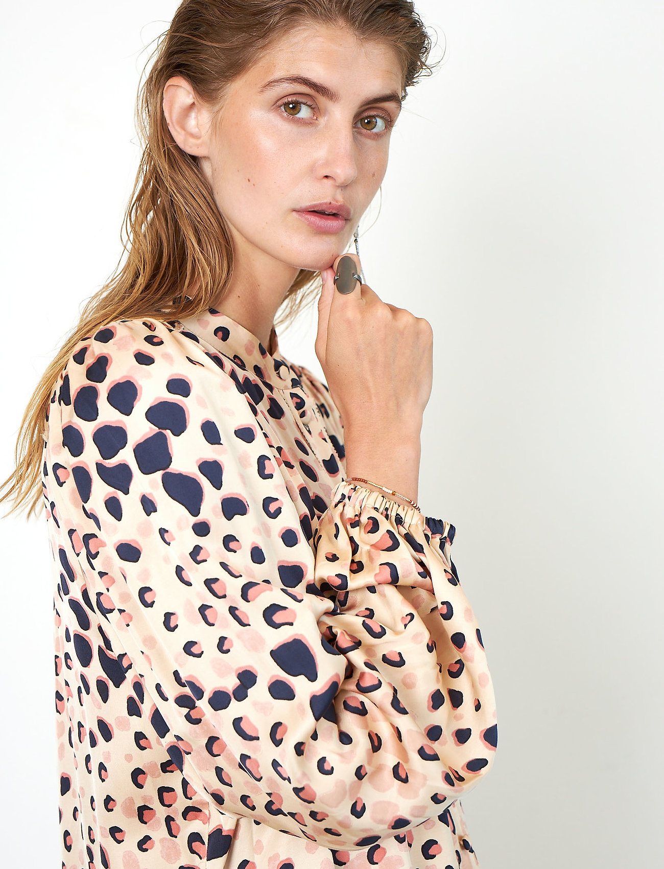 Second Female - Amur Shirt - cement - 3