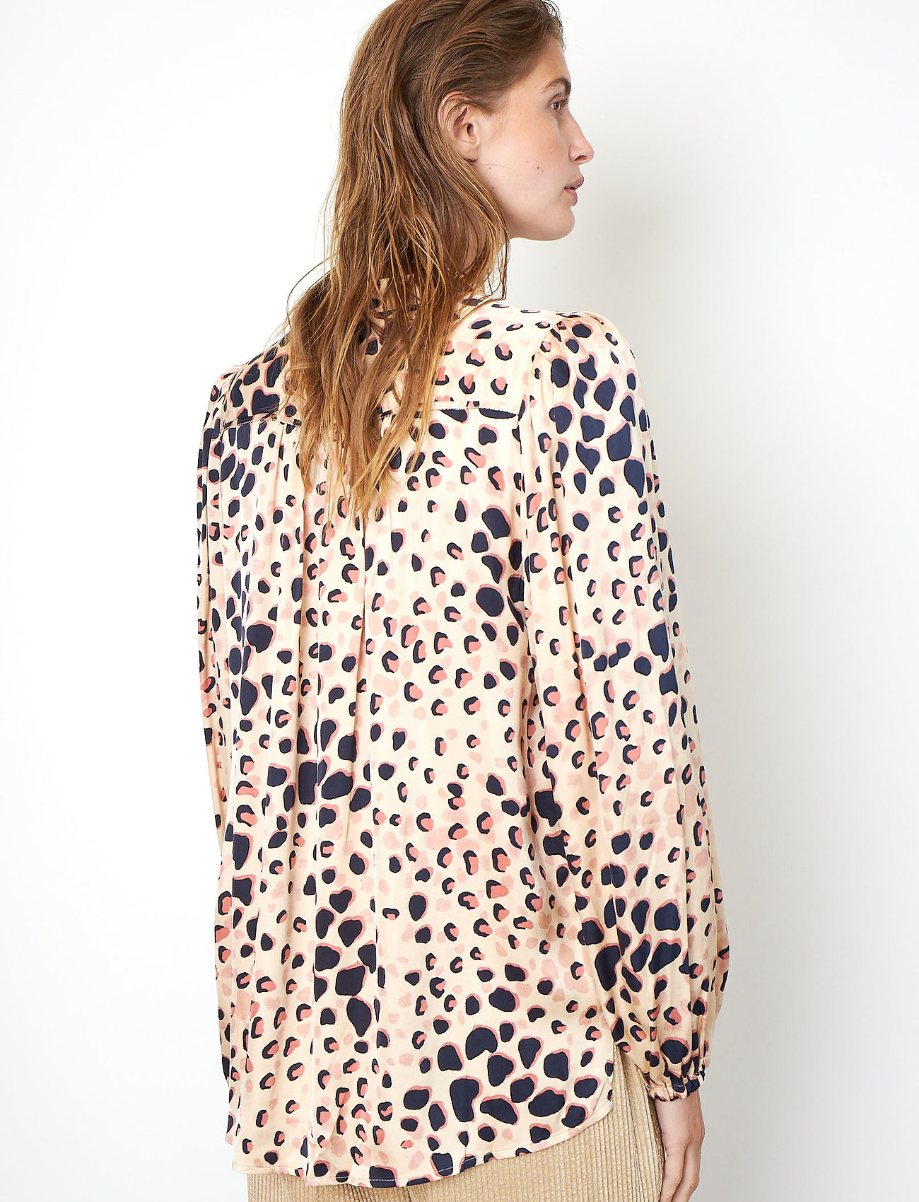 Second Female - Amur Shirt - cement - 5