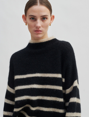 Second Female - Ovalis Knit T-Neck - pullover - black - 4