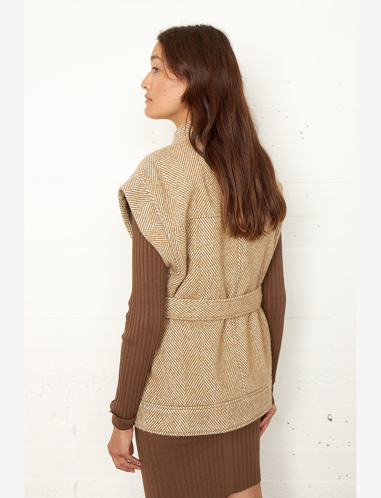 Second Female - Cakile Waistcoat - kangaroo - 4