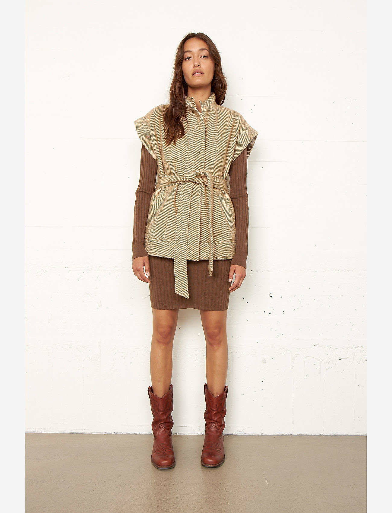 Second Female - Cakile Waistcoat - kangaroo - 5