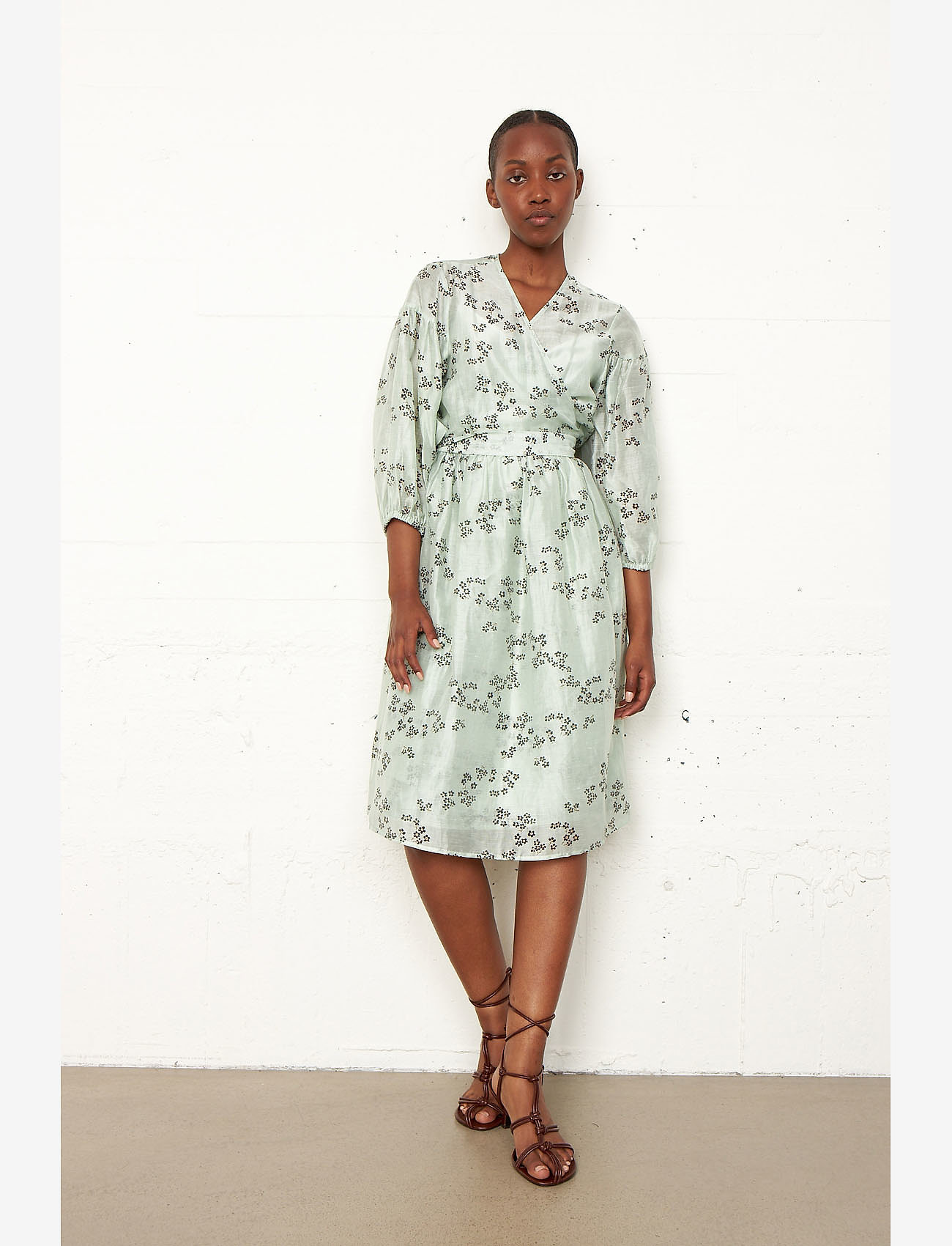 Second Female - Davida Wrap Dress - slå-om-kjoler - surf spray - 5
