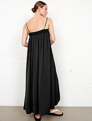 Second Female - Minga Maxi Dress - maxi dresses - black - 3