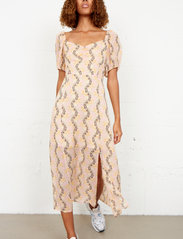 Second Female - Magne Dress - odzież imprezowa w cenach outletowych - winter wheat - 6