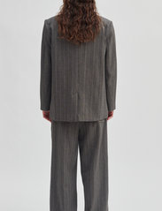 Second Female - Piya Blazer - odzież imprezowa w cenach outletowych - dark grey melange - 7