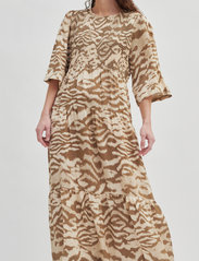 Second Female - Birch Dress - maxi kjoler - shitake - 4