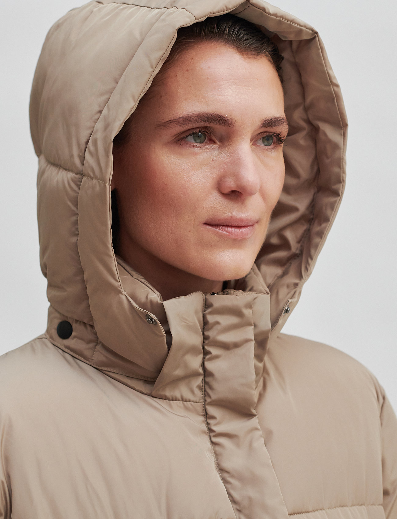 Second Female - Buff Coat - weathered teak - 4