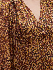 Second Female - Nutmeg Dress - sukienki do kolan i midi - deep mahogany - 5