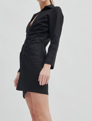 Second Female - Numm Dress - odzież imprezowa w cenach outletowych - black - 4