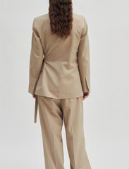 Second Female - Juna Blazer - festkläder till outletpriser - weathered teak - 6